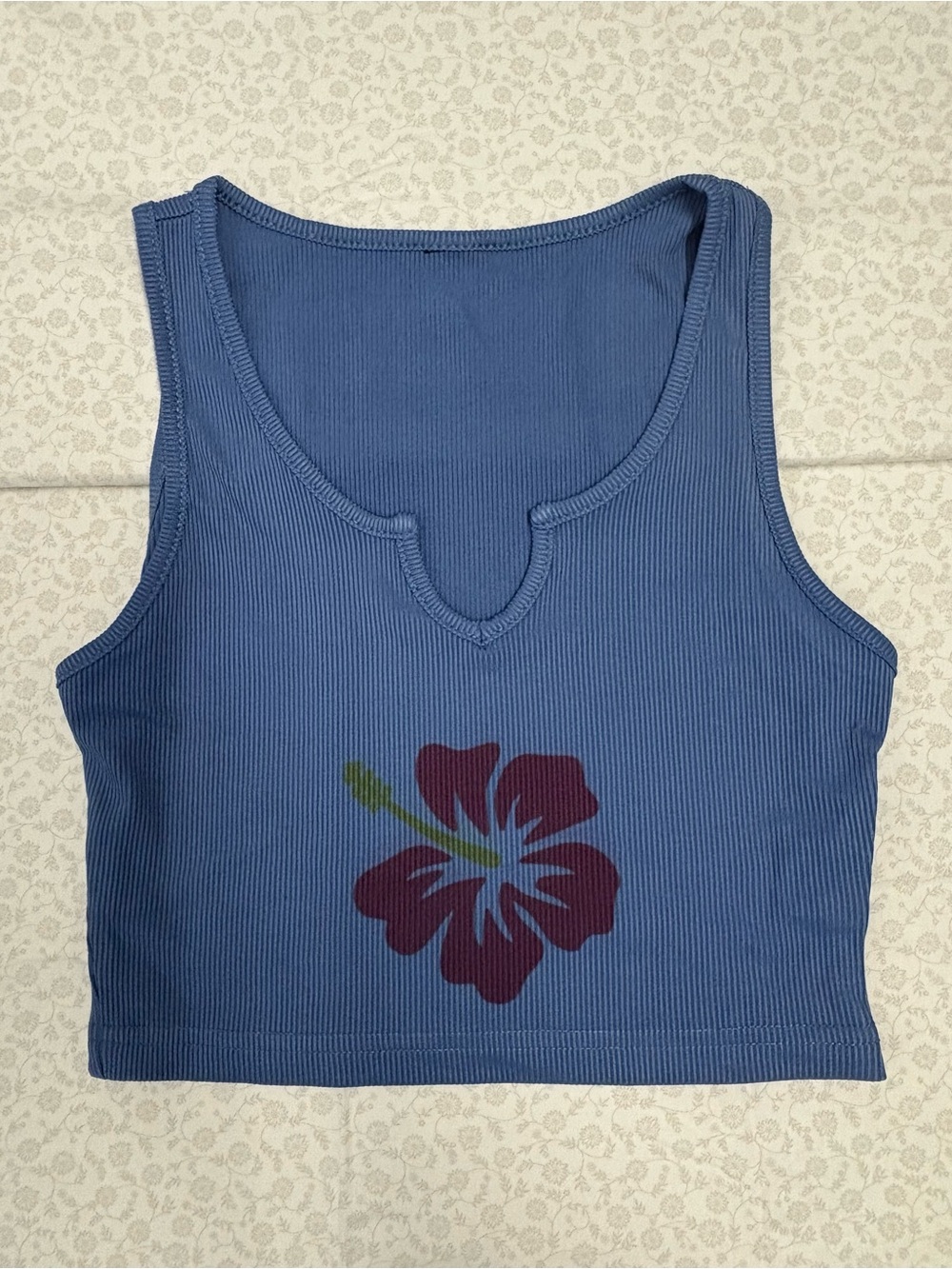 Women's Blue Floral Hibiscus Graphic Ribbed Knit Crop Tank Scoop Neck O/S